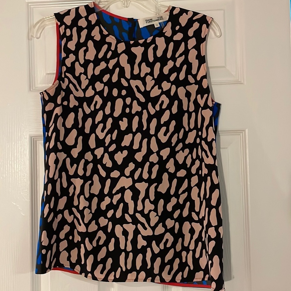 DVF  100% Silk Print Tank Top. Animal print. Size P. Small